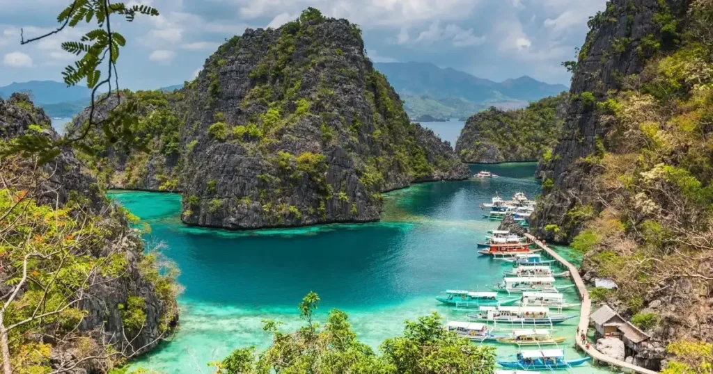 Philippines tourist numbers rise to 4.8 mln in Jan-Oct, Koreans top the list